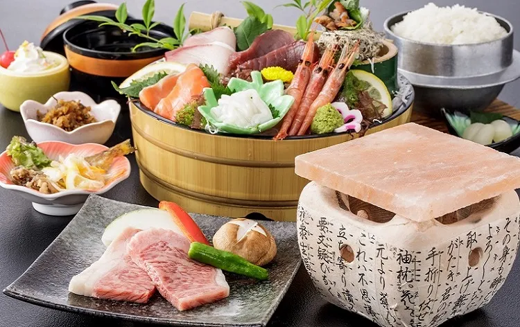 鳥取引以為傲的品牌牛！用岩鹽板燒烤的鳥取和牛岩鹽牛排世界地質公園認證！欣賞美麗的『岩美藍』與絕景浦富海岸巡島遊船之旅