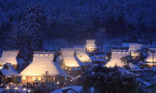 Enchanting Winter Scenery! Miyama Kayabuki-no-Sato Snow Lantern Festival ♪ with Roast Beef & Pizza! Chef's Special Italian Lunch - Day Trip