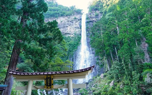 神秘のパワースポット「熊野那智大社」＆「熊野速玉大社」でパワーチャージ！落差133メートル！日本三名瀑「那智の滝」　日帰り